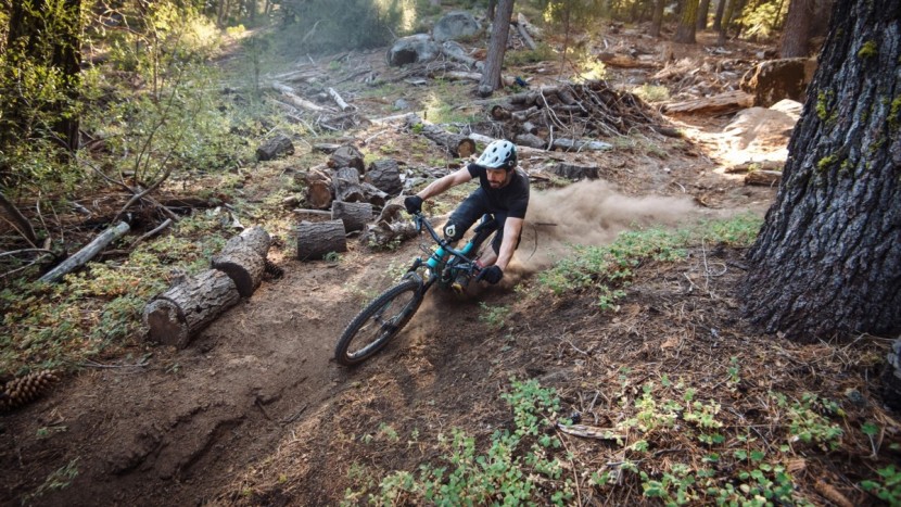 santa cruz bronson carbon s - high-speed corners are incredibly fun on this bicycle.