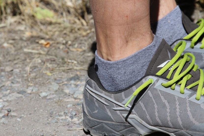 feetures elite max cushion quarter - a great breathable hiking sock that doubles for running. the...