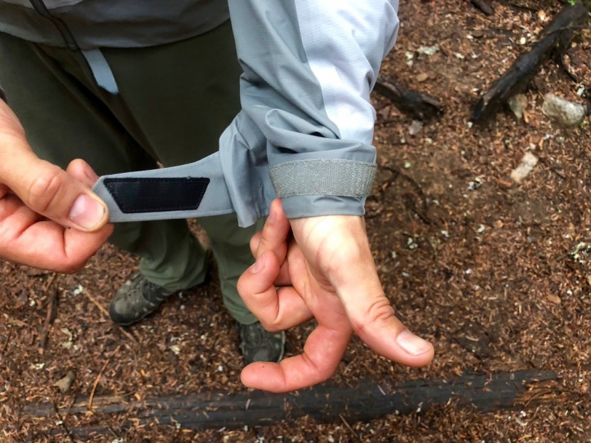 mountain hardwear quasar lite ii - the wrist cuffs on this model are slightly wider than average, but...