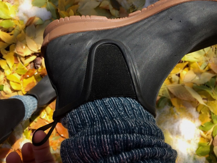 bogs sweetpea - a closer look at the pull tab, gusset design, and short construction...