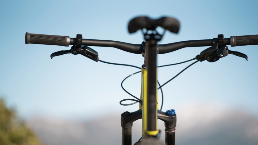 whyte 901 2018 - the rigid seatpost is glaringly present on this bike. that said, at...