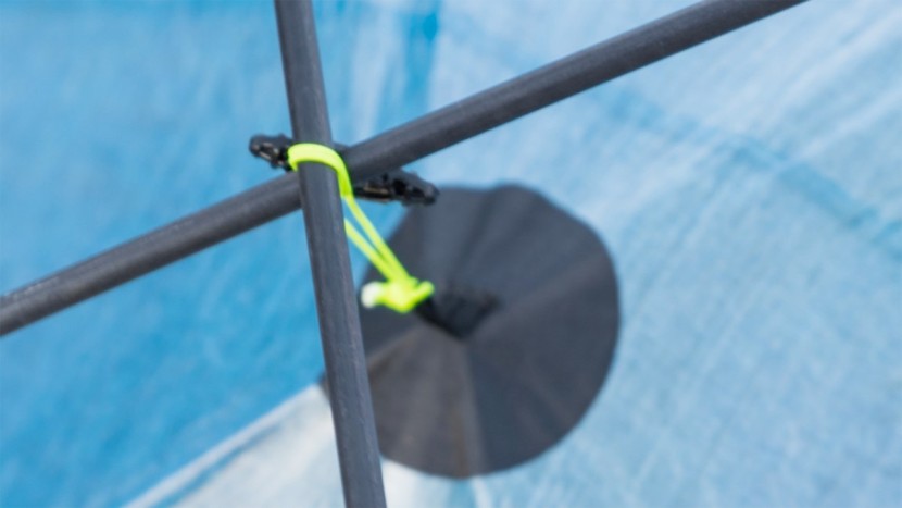 the attachment points utilize a cross-pole design on the exterior...