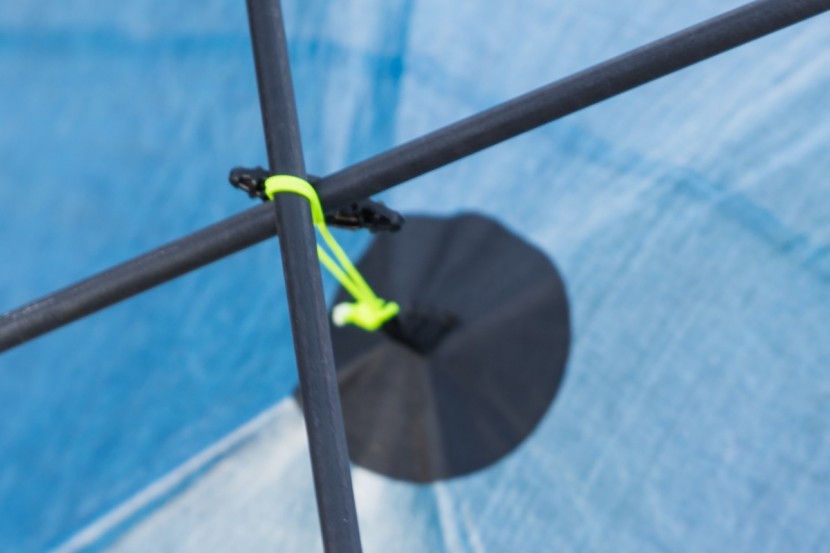 the attachment points utilize a cross-pole design on the exterior...