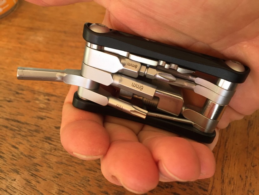 specialized emt pro mtb - the contoured aluminum side plates feel nice in the hand and the emt...