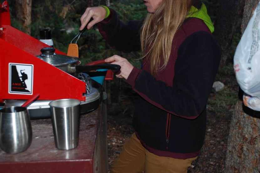 the north face denali 2 jacket for women - cooking dinner on a chilly night in the denali. this classic fleece...
