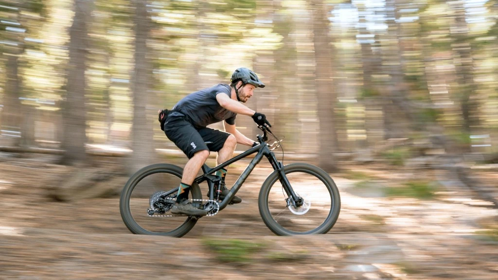 trek remedy 8 trail mountain bike review - if the 19.5-inch remedy looks small on our 6&#039;1&quot; tester, it is. this...