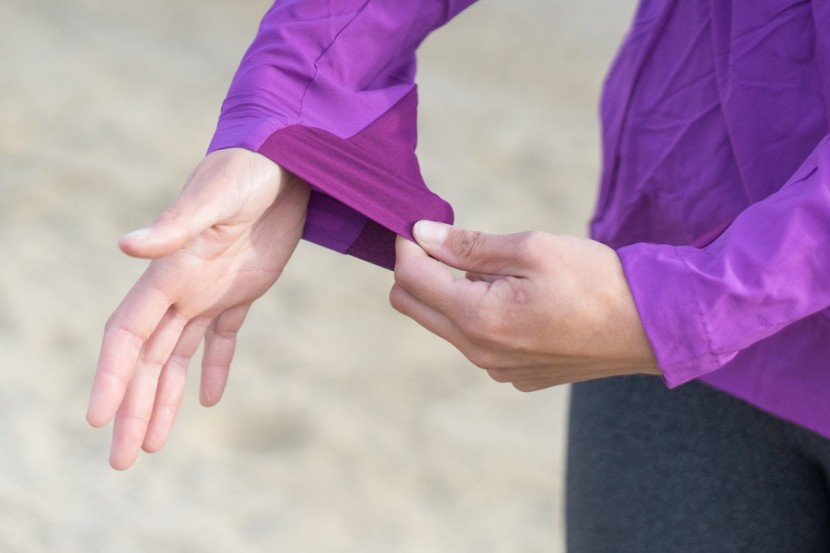 patagonia airshed for women - showing off the airshed&#039;s stretchy sleeves.