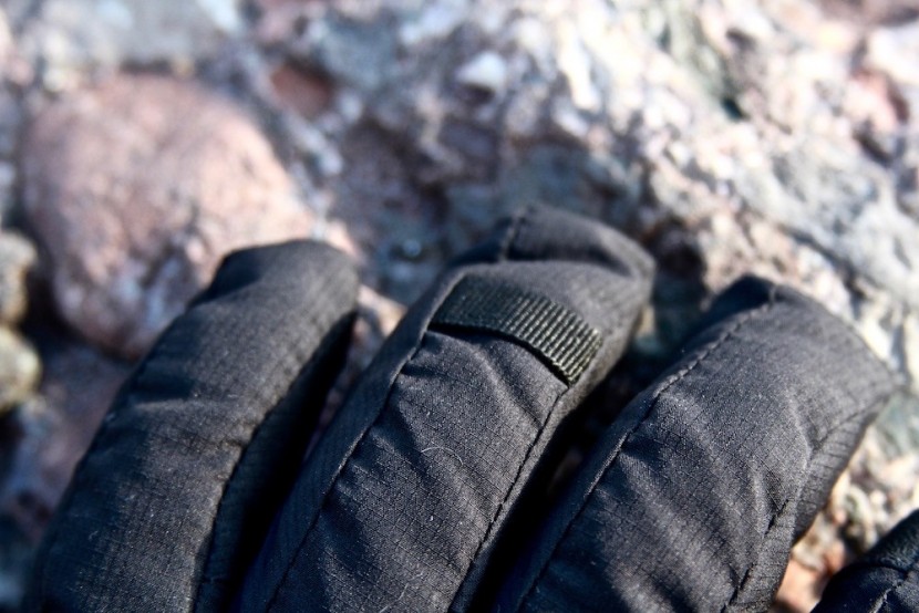 rei co-op gauntlet gtx for women - a look at the carabiner loop on the finger. while it&#039;s a nice...