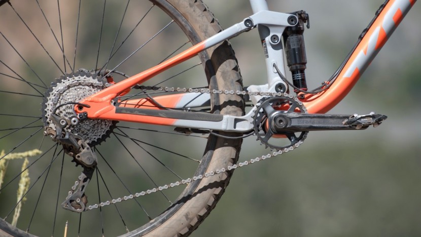 kona hei hei trail - the shimano deore 10 speed drivetrain works well, but we&#039;d prefer an...