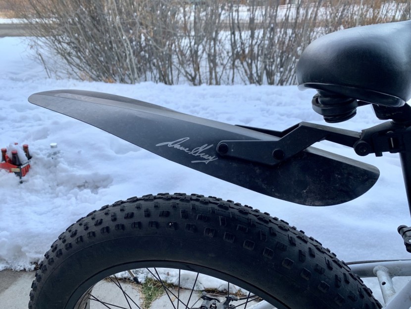 the mud shovel gives good, but no perfect protection. it breaks away...