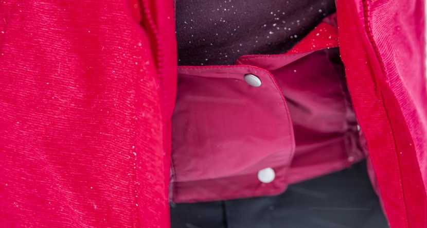 ski jacket womens - a great powder skirt is a feature that can set a jacket apart.