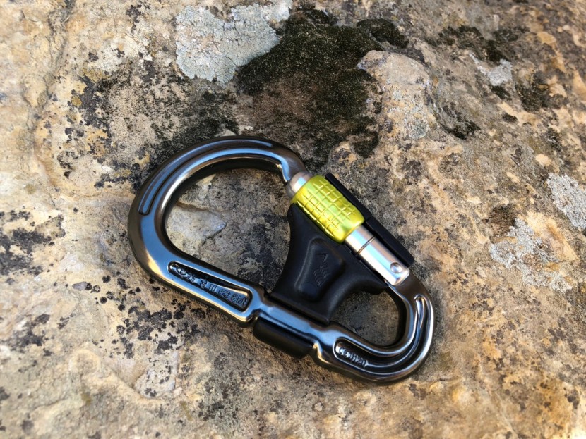 dmm belay master 2 - the black clip only snaps closed over the gate if they yellow screw...