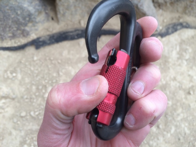 petzl freino - to open the gate you simply twist the locking mechanism one quarter...