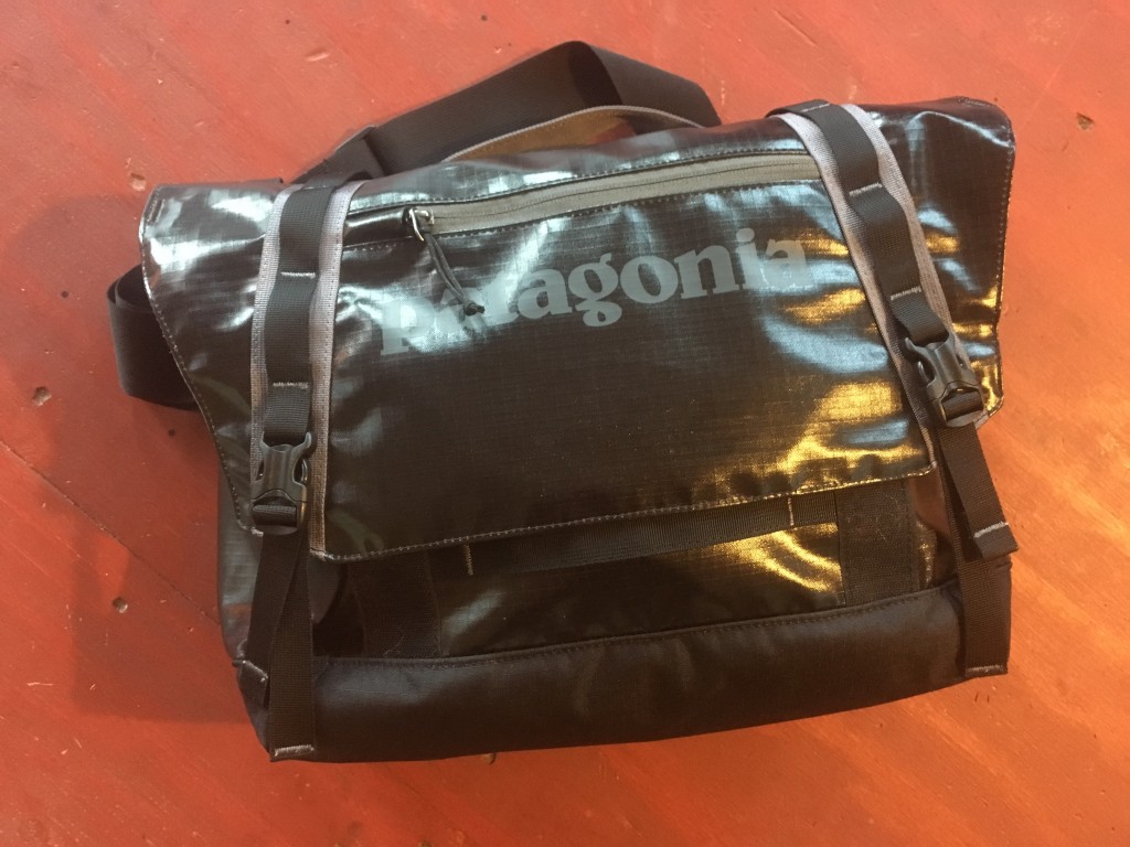 Patagonia black sales hole 12l