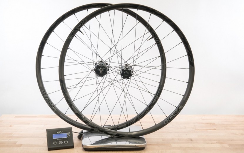 raceface next r31 carbon wheelset - the raceface wheels are competitively lightweight, yet they still...
