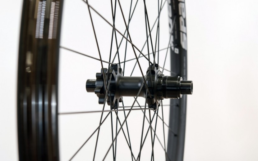 spank oozy 345 wheelset - the oozy trail wheels have nicely machined hubs and 32 straight pull...