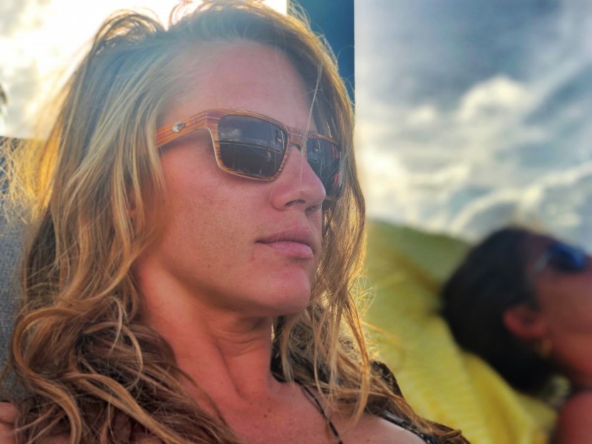 costa del mar hinano - lounging on the beach in the hinanos.