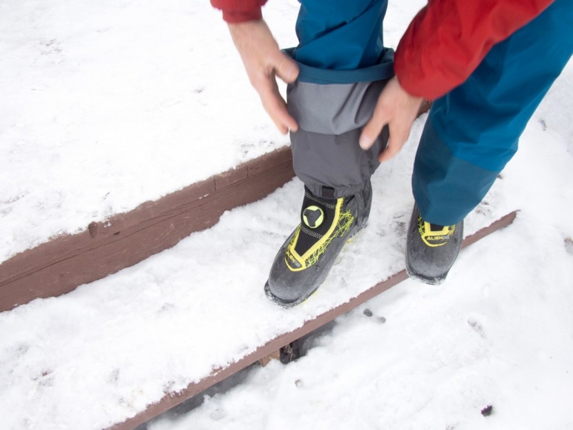 patagonia descensionist - a simple, classic dual cuff design seals out snow.