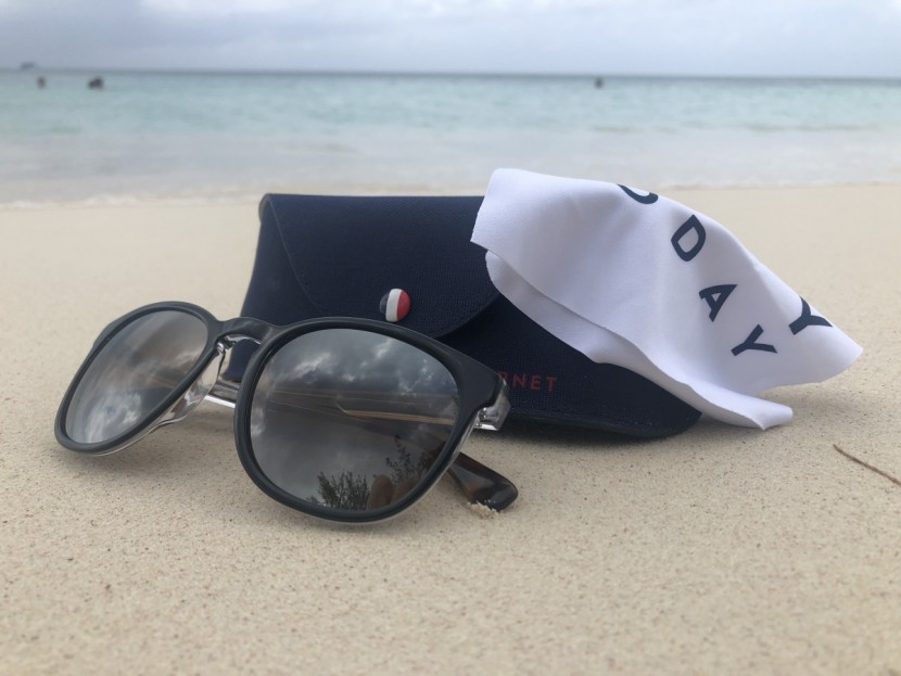 vuarnet district medium round - the vuarnet case provides a little structure but mostly scratch...