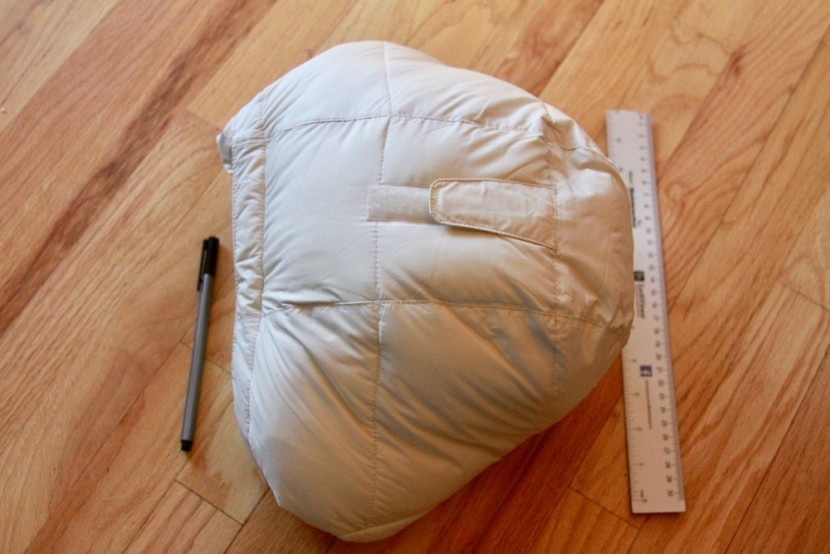 columbia peak to park for women - this jacket isn&#039;t very packable. here we wrap it up into it&#039;s hood.