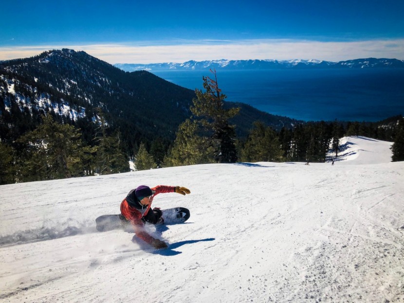burton deep thinker - bottom turns with big blue.
