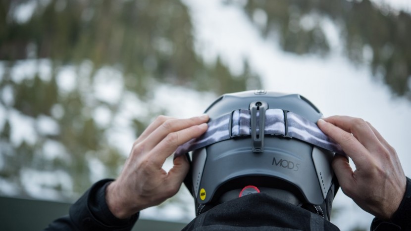 testing goggle strap compatibility with the mod5.