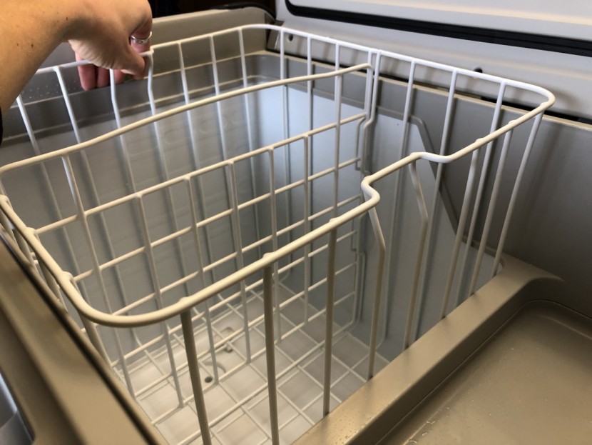 dometic cfx 50w - these indents make it possible to still remove a fully loaded basket...