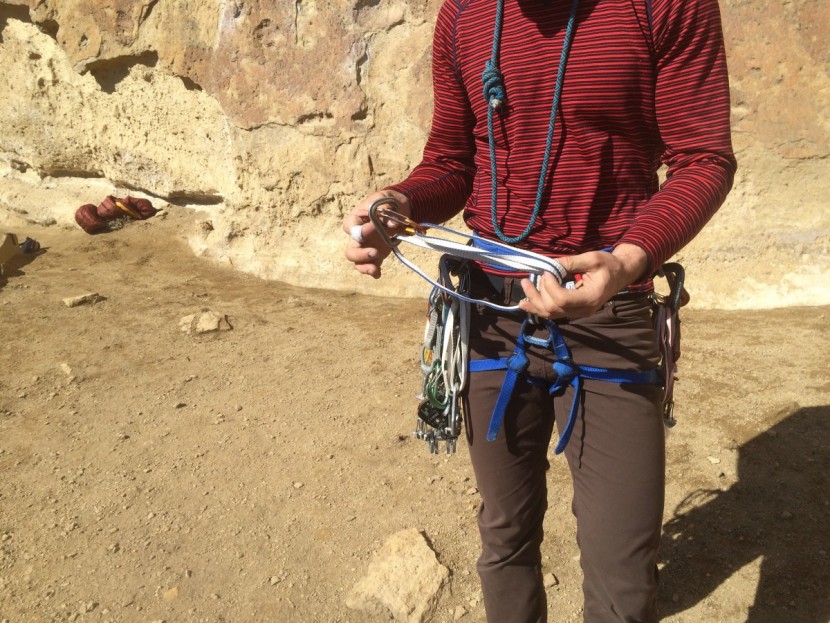 camp usa 11mm express dyneema sling - kevin demonstrating how its done -- creating an alpine quickdraw out...