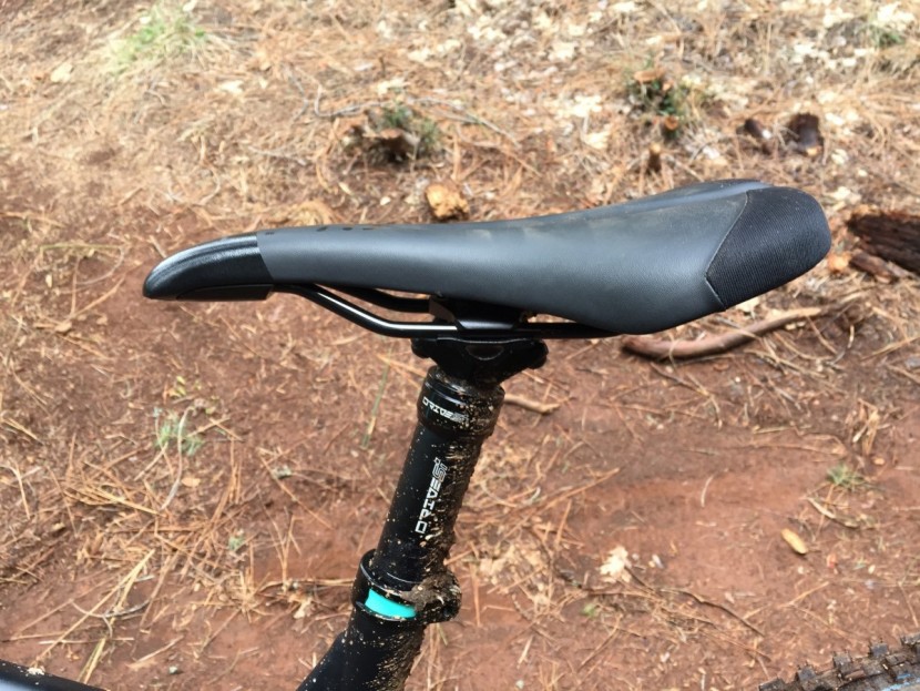 fizik monte s-alloy - it has just a little bit of a scooped shape that cradles the rider...