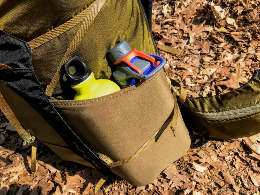granite gear crown2 60 - the super stretchy side water bottle pockets can each squeeze in two...