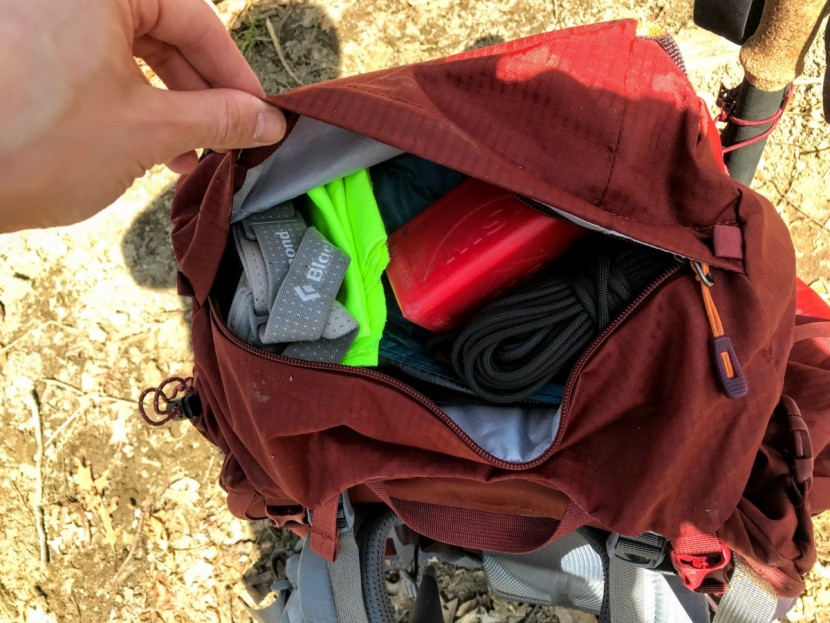 this pack has solid lid access from the top.