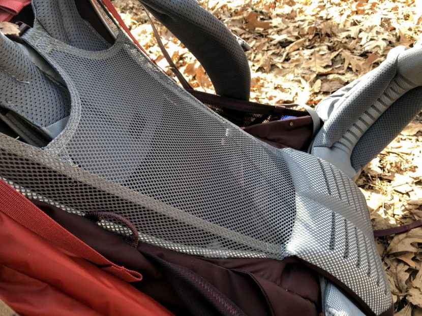 rei co-op traverse 70 - the mesh panel only permits minimal air circulation. also visible is...