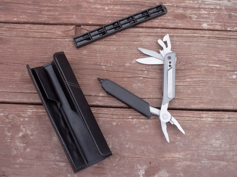 sog baton q4 - the deployed sog baton, showing all of its component parts.
