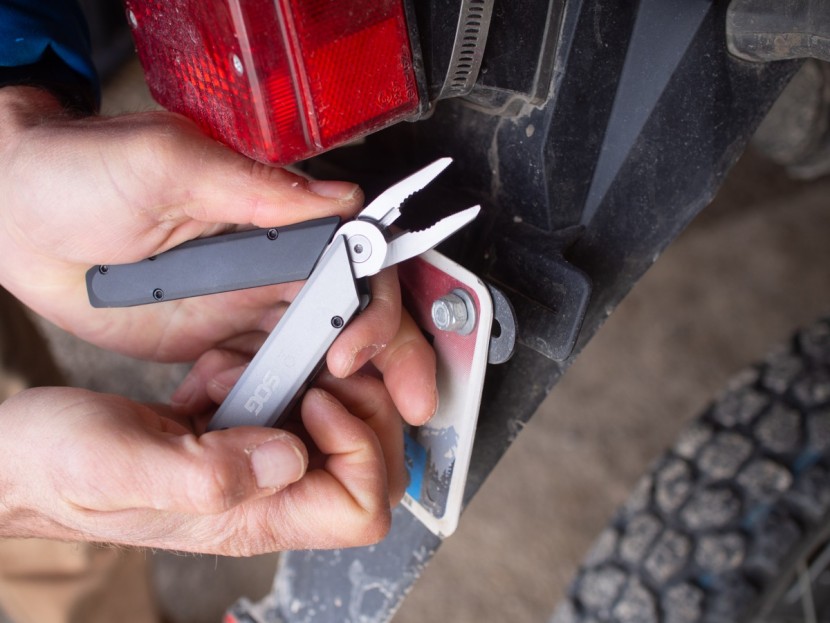 sog baton q4 - this image shows the &quot;semi-collapsed&quot; state of the baton pliers...