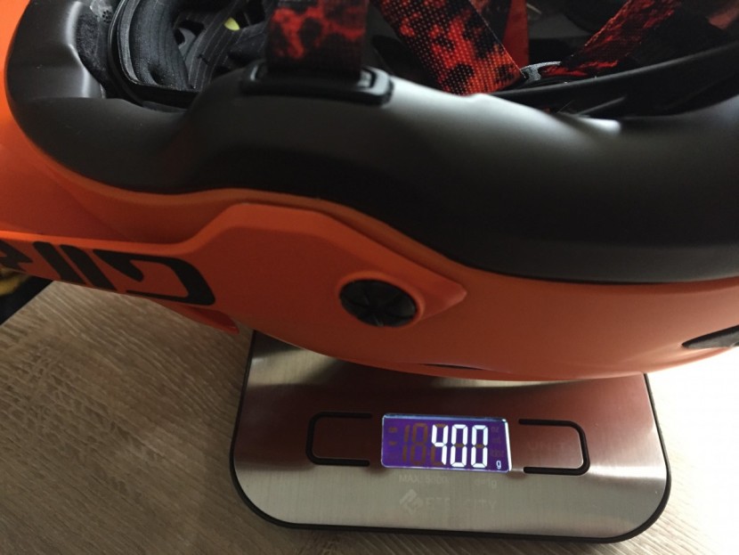 400 grams isn't especially lightweight for a half-shell mountain...