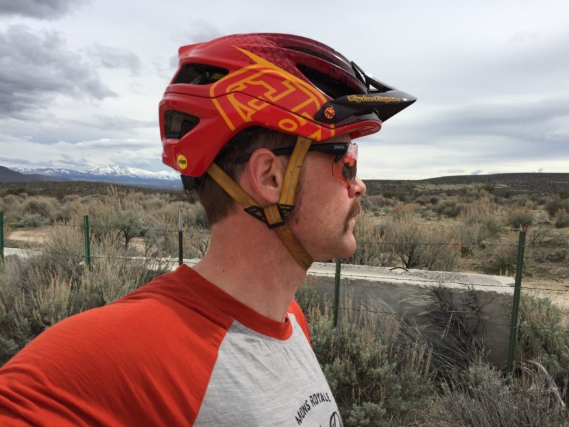 Troy Lee きたり Designs A2 MIPS MTBヘルメット