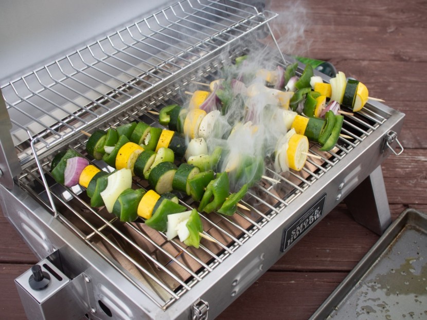 smoke hollow 205 - a fresh smoke hollow seeing its first grillables. for the money...