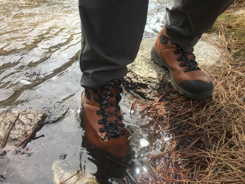 vasque st. elias fg gtx - the vasque st. elias keeps the water where it belongs in our...