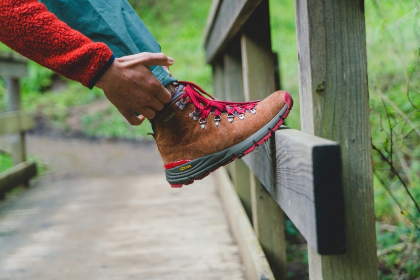 danner mountain 600 for women - the eyelets, laces, and heavy-duty vibram soles contribute to the...