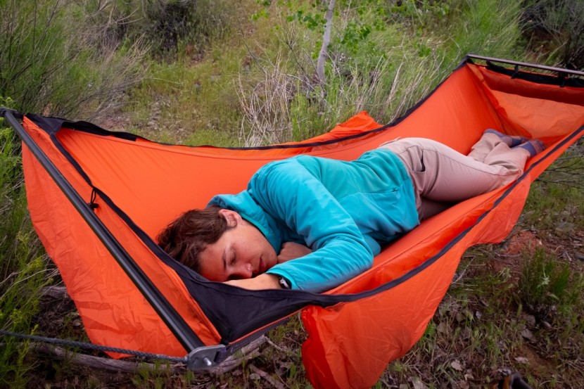warbonnet ridgerunner - hammocks that include spreader bars create a wider, flatter sleeping...