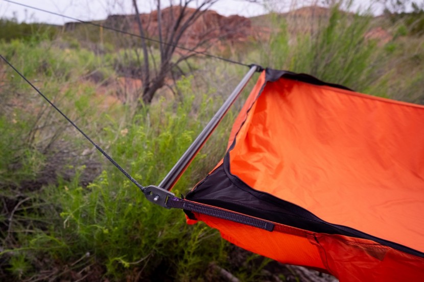 warbonnet ridgerunner - the spreader bars are held in place by tips on either end and the...