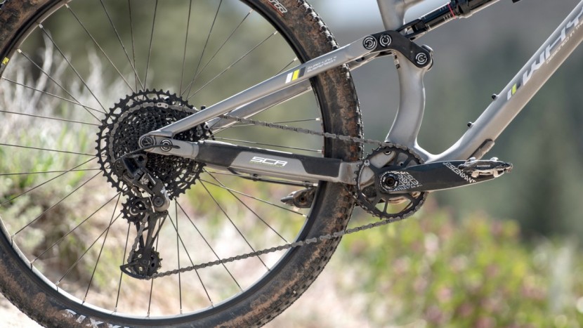 whyte s-120 carbon r - the s-120 runs a 4-bar suspension design. it is simple and effective.