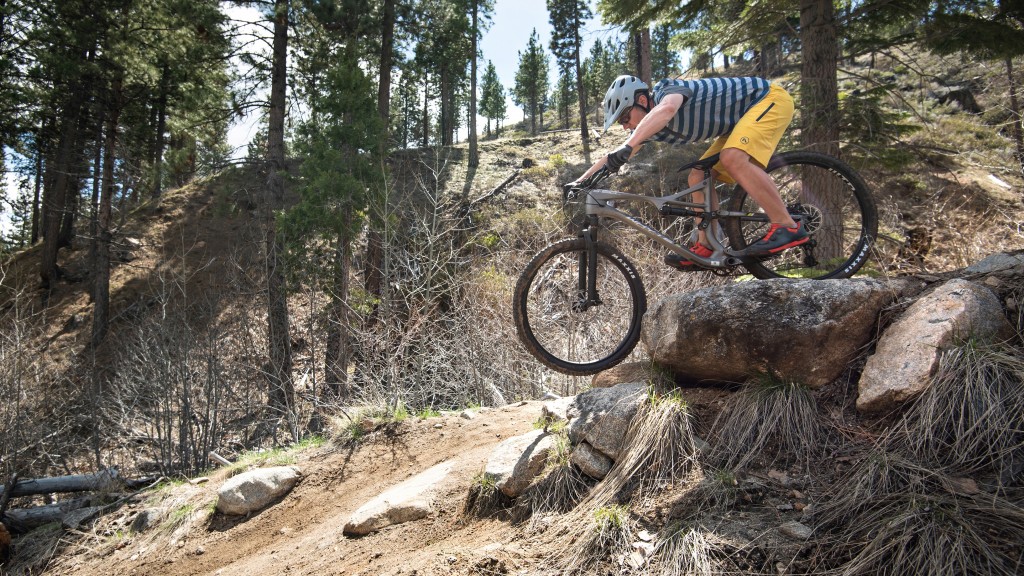 whyte s-120 carbon r - the slack geometry allows this this bicycle to be confident on...