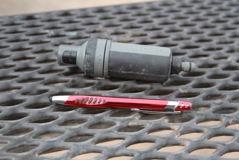 aquamira frontier max - a look at the relative size and profile of this filtration system...