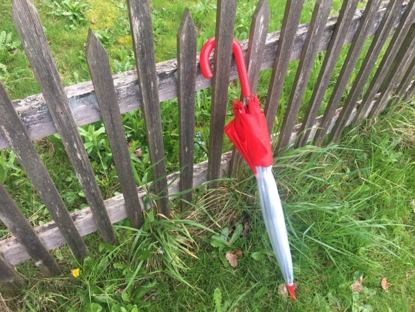 shedrain bubble - the crook handle makes it easy to hang the bubble just about anywhere!