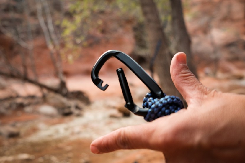 kootek portable - the gate sticks open and doesn&#039;t have very smooth action: a sure...