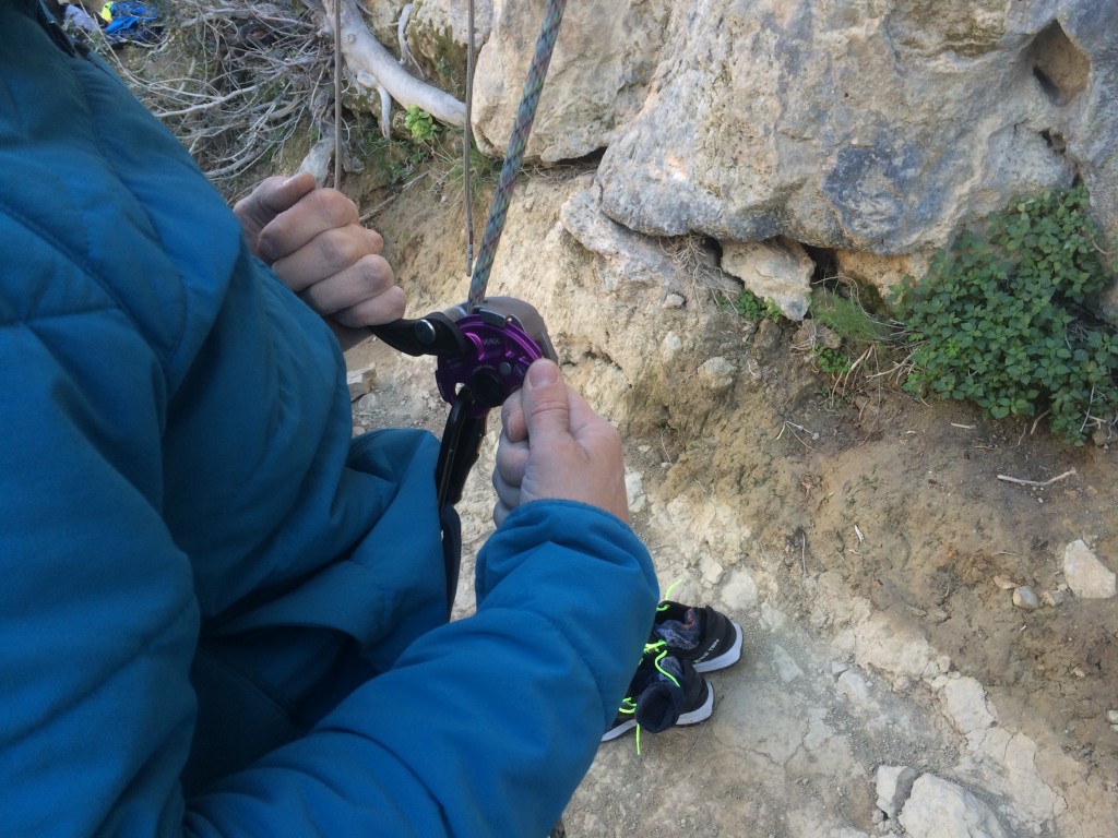 trango vergo - lowering with the vergo is a pretty simple affair: simply bend back...