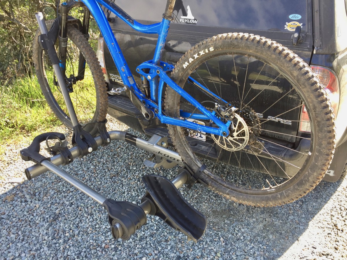 Kuat Transfer Review (It has a low loading height and self-adjusting wheel trays that fit a huge range of wheel and tire sizes.)