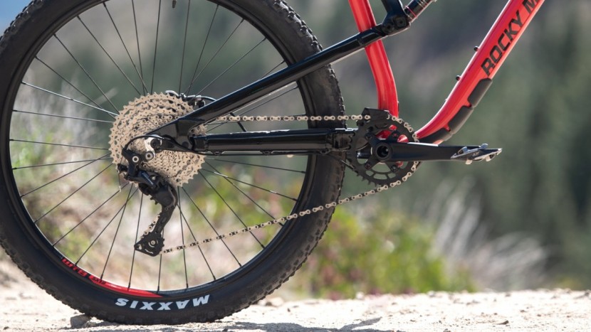 rocky mountain thunderbolt alloy 10 - the shimano deore 10-speed drivetrain performs flawlessly, we just...