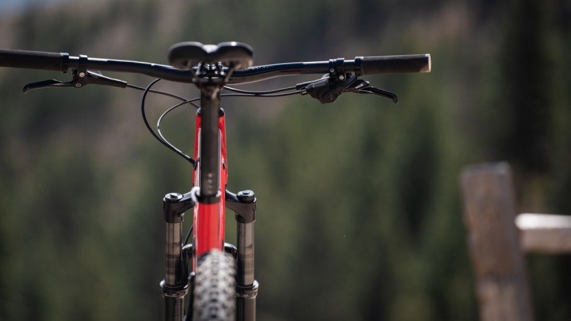 rocky mountain thunderbolt alloy 10 - the handlebar, stem, and saddle are all great, the lack of a dropper...